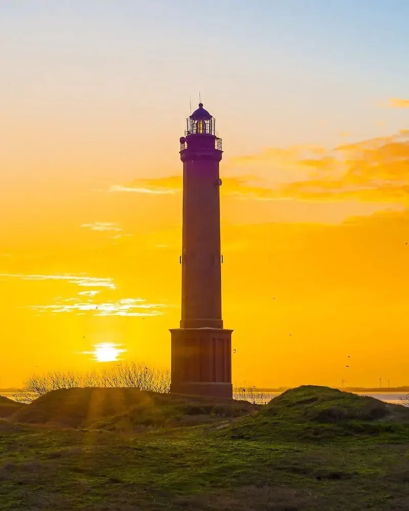 Latarnia morska Norderney o zachodzie słońca