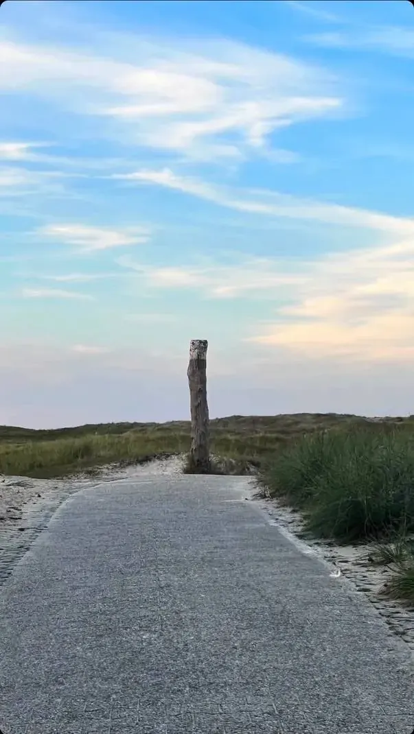 Ścieżka przez wydmy na plażę
